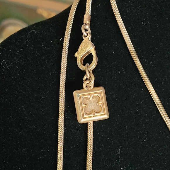 Gold Rhinestone Starfish Necklace - Picture 5 of 12